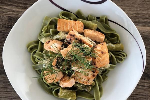 Green Ribbon Noodles with Asparagus and Salmon Sauce