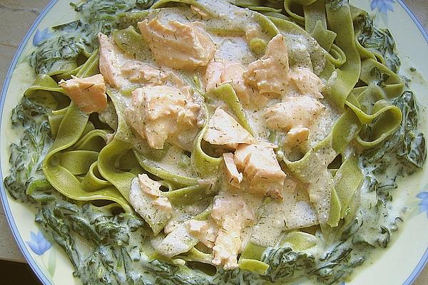 Green Ribbon Noodles with Salmon Sauce