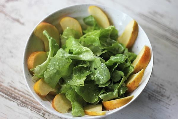 Green Salad with Apple and Horseradish Vinaigrette