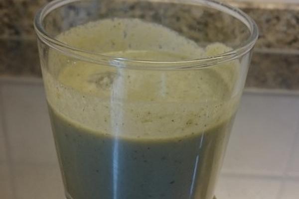 Green Smoothie with Coconut Milk