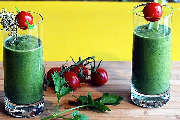 Green Smoothies with Spinach Leaves and Cucumber