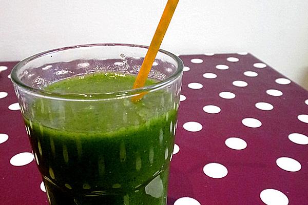 Green Spinach, Apple and Banana Smoothie