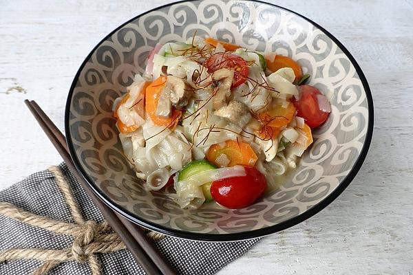 Green Thai Curry with Rice Noodles and Vegetables