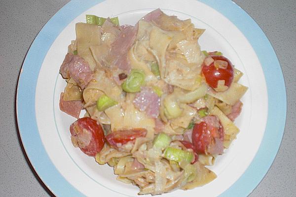 Ham Noodles with Leek and Tomato