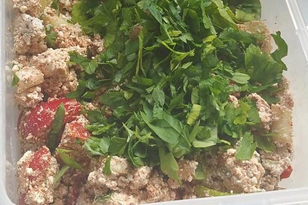 Healthy Oriental Salad with Turkish Lor Peynir