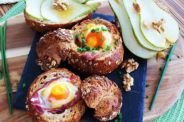 Hearty and Sweet Wholemeal Rolls