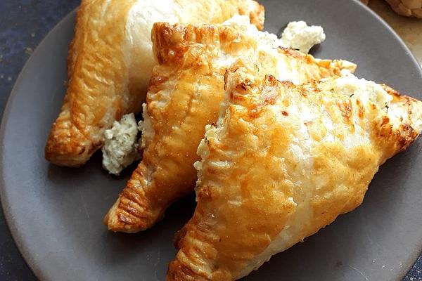 Hearty Filled Puff Pastry with Herbal Cream Cheese
