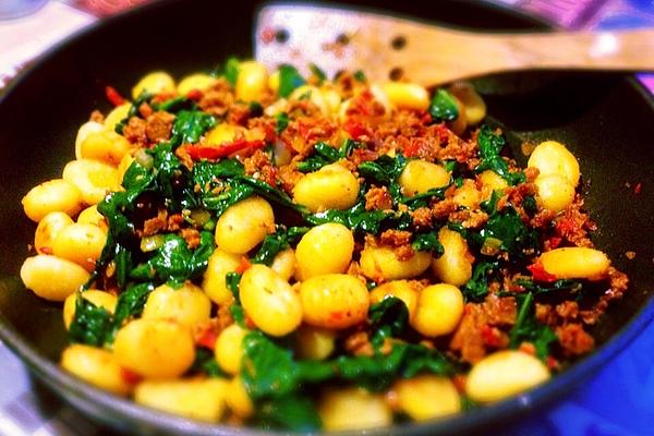 Hearty Gnocchi Pan with Spinach and Vegan Chorizo