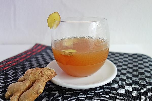 Hot, Cloudy Apple Juice with Ginger