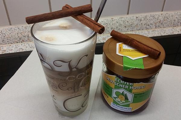 Hot Cocoa with Honey and Cinnamon