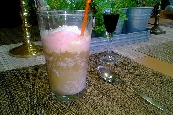 Iced Coffee Fragola with Strawberry Ice Cream