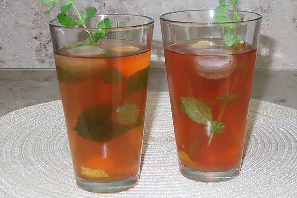 Iced Tea with Herbs and Ginger