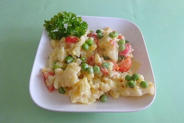 Indian Curry with Cauliflower, Tomatoes and Peas