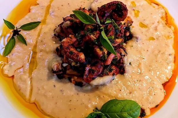 Insalata Di Polpo Su Crema Di Cannellini