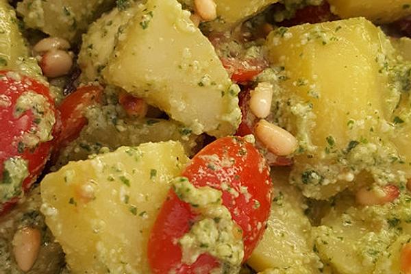 Italian Potato Salad with Tomatoes, Mozzarella and Pesto