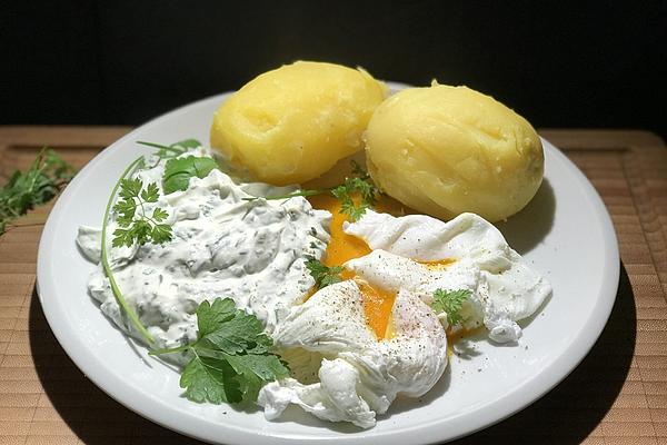 Jacket Potatoes with Herb Quark and Poached Eggs