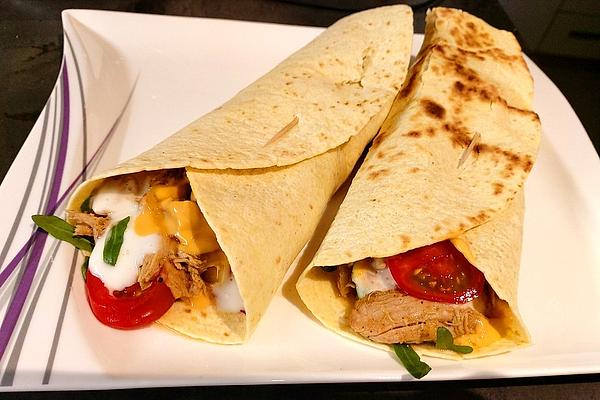 Julie`s Chicken and Vegetable Wraps with Spicy Yogurt Sauce