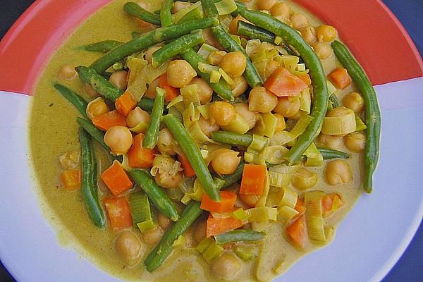 Julie`s Chickpea and Bean Curry