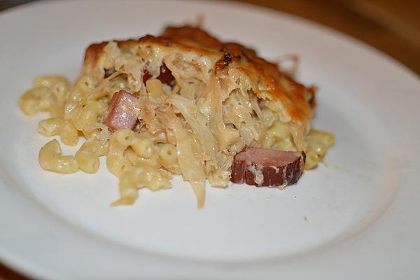 Kasseler – Casserole with Sauerkraut and Noodles