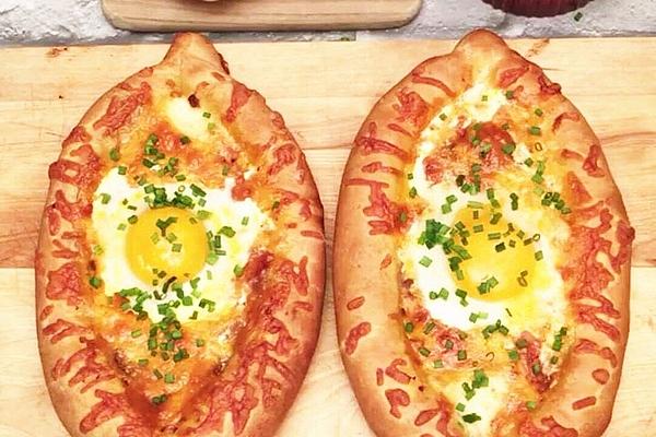 Khachapuri with Mozzarella and Minced Meat