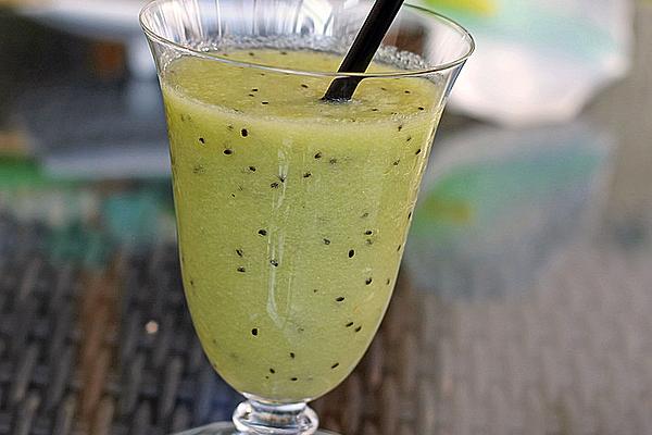 Kiwi and Pear Smoothie