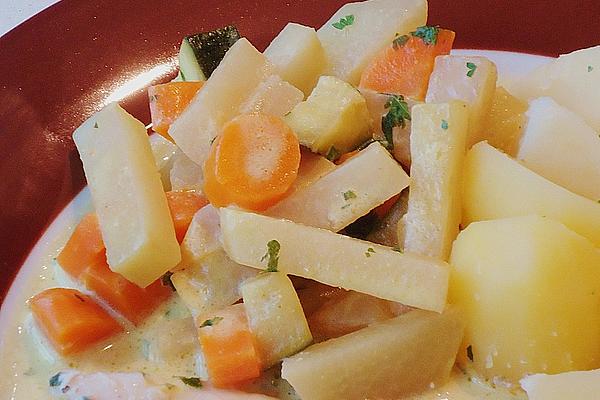 Kohlrabi and Carrots in Curry Sauce