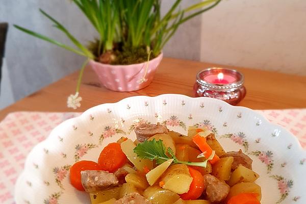 Kohlrabi and Carrots Pot with Sausage