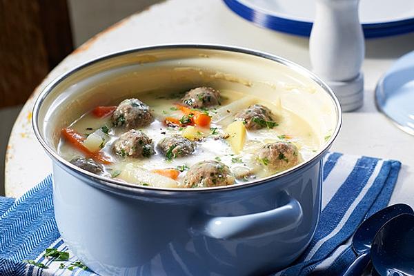Kohlrabi Cream Soup with Meatballs