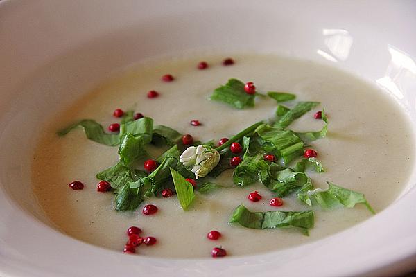 Kohlrabi Soup with Wild Garlic