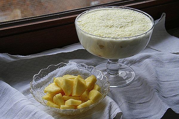 Kokostiramisu with Pineapple Salad