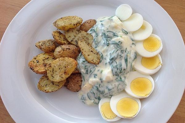 Laia`s Baked Potatoes with Egg, Spinach and Yogurt Sauce