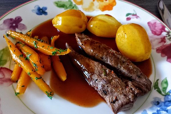 Lamb Fillet with Red Wine and Rosemary Sauce