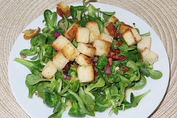 Lamb`s Lettuce with Bacon and Croutons