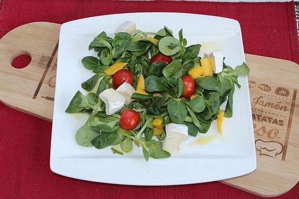 Lamb`s Lettuce with Mango and Goat Cheese