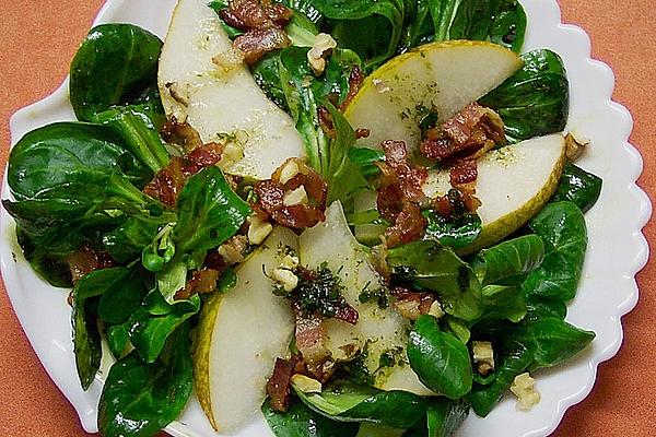 Lamb`s Lettuce with Pear, Bacon and Walnuts