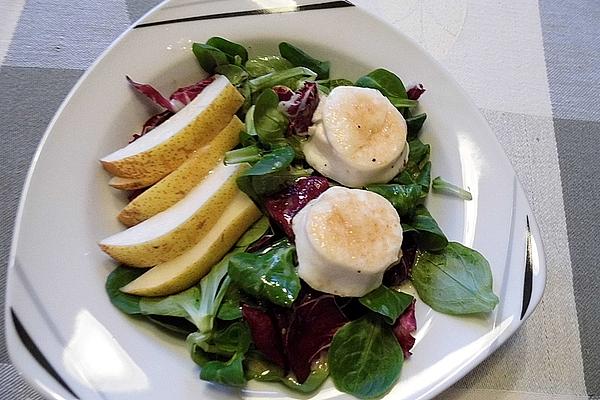 Lamb`s Lettuce with Raspberry Dressing and Honey-baked Goat Cheese