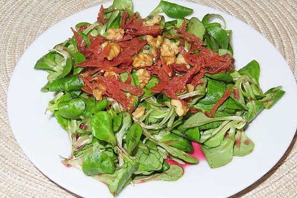 Lamb`s Lettuce with Salami and Walnuts