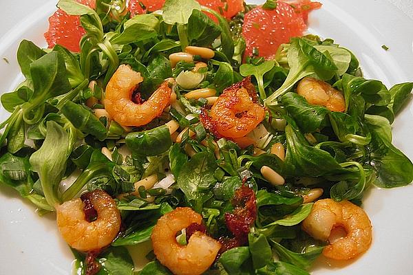 Lamb`s Lettuce with Scampi and Pink Grapefruit