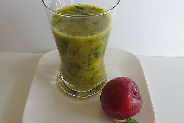 Late Summer Fruit Smoothie with Spinach