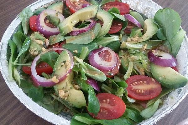 Leaf Salad with Avocado and Tomatoes