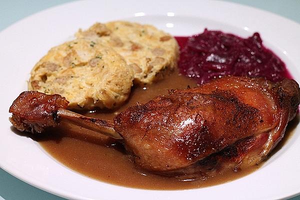 Leg Of Goose with Apples and Onions