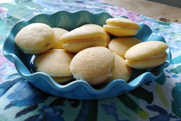 Lemon Biscuits with Creamy Filling