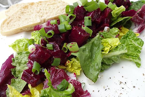 Lettuce Hearts with Radicchio and Beetroot in Currant Buttermilk Dressing