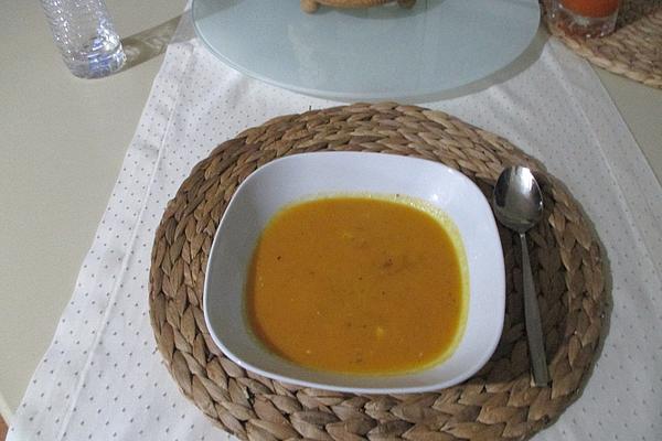 Light Creamy Carrot Soup