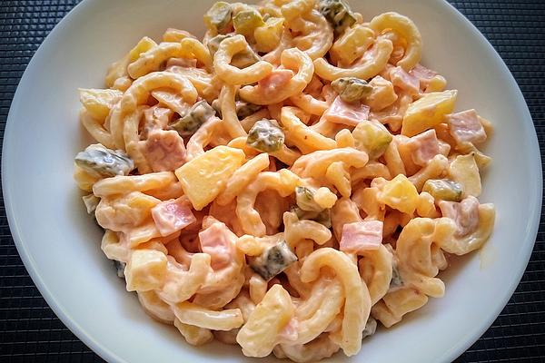 Light Pasta Salad with Apples, Pickles and Boiled Ham