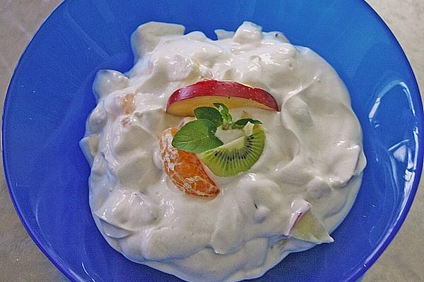 Light Quark Cream with Three Kinds Of Seasonal Fruit
