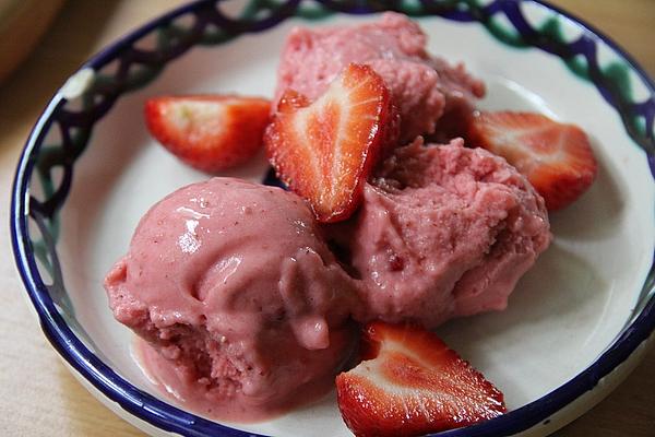 Light Strawberry Yogurt Ice Cream