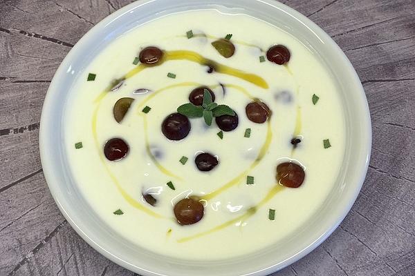 Light Yogurt and Grape Dessert