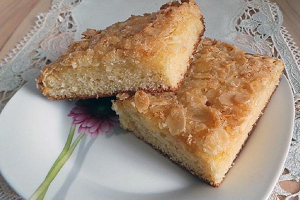 Lightning-fast Almond Cake from Tray