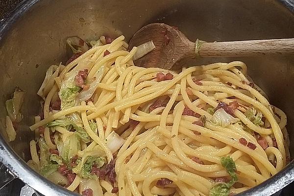 Linguine with Pointed Cabbage and Bacon